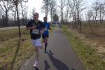 Einen schnellen Sprint auf der 5,8-Kilometer-Strecke lieferten sich Matthias Lahne (vorn) und Rinaldo Schielke von der Gaensefurther Sportbewegung. Am Ende konnte Schielke seinem Konkurrenten und Lauffreund zw&ouml;lf Sekunden abnehmen und siegte im Gesamtklassement.