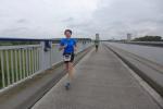 Sylvia Köhn auf der Trogbrücke allein gegen den Wind. Sylvia Köhn auf der Trogbrücke allein gegen den Wind.