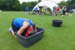 Nicht nur die Beine, auch das Immunsystem konnte in Schackensleben trainiert werden, nachdem hier alle anderen kleinen und gro&szlig;en L&auml;ufer bereits ein Bad genommen hatten.
