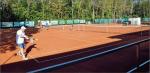 Die Tennisspieler z&ouml;gerten nicht lange nach der &Ouml;ffnung ihrer Anlage und wurden gleich aktiv. Foto: Falk Rockmann, Volksstimme 