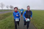 Mal im Laufschritt, mal als Walker, absolvierten Sabine B&ouml;rner und B&auml;rbel Lallecke ihre 5,8 Kilometer ganz entspannt.