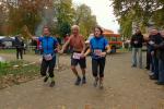 Zieleinlauf von Emil Ryll aus Hettstedt gemeinsam mit Sabine B&ouml;rner und Sylvia K&ouml;hn.