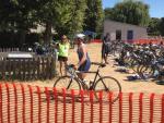 J&uuml;rgen Eisfeld in der Wechselzone f&uuml;r den 23km langen Radkurs. 