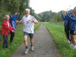 Lutz Klau&szlig; wurde auf der 12 km Strecke  von seinen Teamkollegen noch mal so richtig angefeuert.