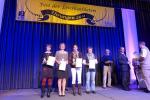 Sylvia K&ouml;hn (l.) durfte sich &uuml;ber Platz 1 im L&auml;ufercup der Altersklasse w30 freuen.