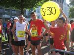 Ob Dirk Meier (l.) wohl auch mit dieser Marathonzeit lieb&auml;ugelt?  
