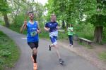&Uuml;ber zw&ouml;lf Kilometer und &uuml;ber die Halbmarathondistanz konnte in der Kreisstadt an der Saale entlang gelaufen werden. Beim 5. Bernburger Halbmarathon als zweitem Wertungslauf im Solvay-Cup war Rinaldo Schielke (l.) wieder flei&szlig;ig auf Punktejagd.