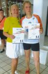 Renate Liedtke (r.) ist die Siegerin in der Altersklasse w60 mit Heidi Schwenke (1. der AK 55). Renate Liedtke (r.) ist die Siegerin in der Altersklasse w60 mit Heidi Schwenke (1. der AK 55).