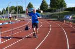 Lutz Klau&szlig; ist nach 13 Kilometern als 10. seiner Altersklasse im Halberst&auml;dter Stadion angekommen.  