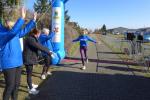 So einen Empfang nach einem langen Lauf lassen die Gl&uuml;ckshormone von Kirsten Geist gleich noch h&ouml;her steigen. Sie feierte einen ersten Platz in der W55 &uuml;ber die Halbmarathondistanz.