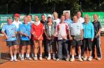 Die Teilnehmer am Schleifchenturnier in Staßfurt. H.v.l. Manfred Rademann, Frank Müller, Timm Leopold, Ingo Becker, Dieter Naumann, Ulf Gothe, v.v.l. Herbert Mandel (Sieger), Reiner Christoph, Caro Urban, Roberto Henschke, Ronny Selig, Hans-Georg Schneider, Cathrin Urban. Die Teilnehmer am Schleifchenturnier in Staßfurt. H.v.l. Manfred Rademann, Frank Müller, Timm Leopold, Ingo Becker, Dieter Naumann, Ulf Gothe, v.v.l. Herbert Mandel (Sieger), Reiner Christoph, Caro Urban, Roberto Henschke, Ronny Selig, Hans-Georg Schneider, Cathrin Urban.