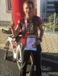 Eine strahlende Stefanie nach dem Wettkampf ihres Lebens. Eine strahlende Stefanie nach dem Wettkampf ihres Lebens.