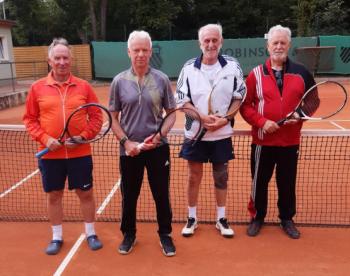 Die Herren 65 Mannschaft v.l. Willi Zahn, Hartmut Roscher, Jürgen Nordmann, Klaus Fischer Die Herren 65 Mannschaft v.l. Willi Zahn (MF), Hartmut Roscher, Jürgen Nordmann, Klaus Fischer