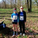 Ungl&uuml;ck brachte Emily Sieberts Startnummer 13 bei den Landesmeisterschaften in Magdeburg nicht. Im Gegenteil, zusammen mit Rieke Zaschke (Nr. 14) holte sich der Gaensefurther Nachwuchs die Landesmeistertitel im Stra&szlig;enlauf &uuml;ber drei und f&uuml;nf Kilometer.