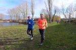 Kathleen Mahler und Petra Becker genie&szlig;en die Bewegung bei strahlendem Sonnenschein. 