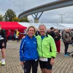Christa und Harald F&uuml;mel zog es in die Hansestadt Stralsund, um beim 17. R&uuml;genbr&uuml;cken-Marathon die Zehn-Kilometer-Distanz zu laufen. Dabei ging es vom Hafen entlang, einmal &uuml;ber die Br&uuml;cke und nach dem Wendepunkt bei Altef&auml;hr wieder zur&uuml;ck. Die fast drei Kilometer lange Schr&auml;gseilbr&uuml;cke war w&auml;hrend der Veranstaltung f&uuml;r die L&auml;ufer komplett gesperrt.