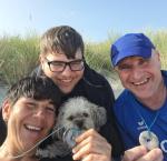 Den Berlin-Marathon „auslaufen“, das tat Nancy Bothe (li.) beim 12. Kap-Arkona-Lauf an der sch&ouml;nen Ostseek&uuml;ste. Nach ihren zehn Kilometern war dann aber endlich Familienurlaub angesagt. Die polierte Feuerstein Medaille war ein ganz besonderes Highlight nach dem Zieleinlauf. 