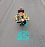 Eine erwartungsvolle Emily Siebert vor dem Start zum 1,5 Kilometerlauf beim 20. Elbebr&uuml;ckenlauf in Magdeburg.