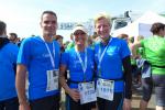 Die 10 Kilometer L&auml;uferinnen Claudia Meier und Sibylle Sch&auml;per mit Dirk Meier, der &uuml;ber die Halbmarathon-Distanz F&uuml;nfter seiner Altersklasse wurde. 