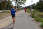 Daumen hoch, denn es lief wieder super bei Kirsten Geist! Mit 49 Minuten war sie die Vereinsschnellste auf dem langen Kurs &uuml;ber 10,8 Kilometer.