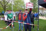 Letzte Einweisungen vom Chef Organisator Adrian Einecke vor dem Start der 12,5-Kilometer-L&auml;ufer.