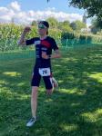 Sebastian Kestner freut sich &uuml;ber den Sieg in der Olympischen Distanz.
