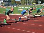 Kraftvoll geht Nico Ringstr&ouml;m (2.v.l.) den 50m Start an. 