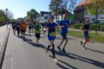 F&uuml;r die 19-j&auml;hrige Lina Epperlein (Mitte) sollte es der erste Marathon werden. Mario Kreutzmann war das zweite Mal in seinem Leben &uuml;ber 42,195 Kilometer unterwegs.