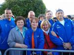 Die Gaensefurther Marathon- und Halb-Marathon Starter mit ihrer Begleitung (blaue Kleidung v.l. Dirk Meier, Lutz Klau&szlig;, Sylvia K&ouml;hn, Felix Sch&auml;per, J&ouml;rg Sch&auml;per).