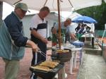 Bevor man sich auch sportlich bet&auml;tigen konnte gab es Leckeres vom Grill.  