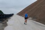 Renate Liedtke genie&szlig;t einsam die ungew&ouml;hnliche Laufstrecke.