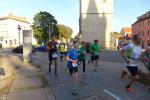 Vorbei am Johannistorturm l&auml;uft Marc Kr&uuml;ger auf der 4,6-Kilometer-Distanz zur H&ouml;chstform auf und beendet den Lauf als schnellster Gaensefurther und Dritter in seiner Altersklasse. Dahinter Rinaldo Schielke (Startnummer 1312) der die doppelte Distanz absolvieren wird und als vierter im Gesamtklassement finisht.