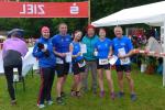 Die Bode-Runners (blaue T-shirts v.l. Kathleen Mahler, Nico Mahler, Sabine B&ouml;rner, Sylvia K&ouml;hn und Jens-Uwe B&ouml;rner) waren sehr zufrieden mit dem anspruchsvollen Lauf durch die Harzer Klippen. 