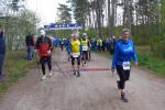 B&auml;rbel Lallecke (vorn), Neuling bei den Bode-Runners, legte sich im Walking richtig in die Bresche.  