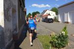 Janine Wuwer hatte auf der 5,7-Kilometerstrecke ihren Mann Daniel im Schlepptau. In der n&auml;chsten Laufsaison wird er wahrscheinlich auf den l&auml;ngeren M&auml;nnerstrecken unterwegs sein.