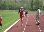 Steffen Sch&ouml;ler l&auml;uft in 14:14 Minuten f&uuml;r 2,5 km &uuml;ber die Ziellinie und wird Sechster seiner Altersklasse.