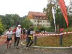 Lutz Klau&szlig; hatte ein wachsames Auge auf Sabine B&ouml;rner, sollte sie sich doch in Anbetracht des bevorstehenden Br&uuml;ckenmarathons nicht ganz verausgaben.