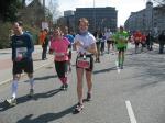 Sylvia K&ouml;hn auf den letzten Metern ihres ersten Marathons.