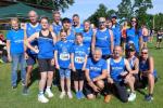 Die Bode-Runners der Gaensefurther Sportbewegung vor dem Start zum 19. Lauf um den Hain Giersleben: Renate Liedtke, Mario Kreutzmann, Jens Schlottag (verdeckt), Anja Kroner, Daniel Bierbach, Rieke Lucie Zaschke, Nancy Bothe, Marcel Bierbach, Jette Zaschke, B&auml;rbel Lallecke, Jens-Uwe B&ouml;rner, Stefan Sindermann, Kathleen Mahler, Jens Kunkel, Alexander Topf, Sandra Homann, Anika Bock und Nicole Schlottag (v.l.)