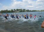 Angenehme Wassertemperaturen und eine gute Wasserqualit&auml;t fanden die Sportler im L&ouml;derburger See vor.