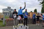 Souveräner Gesamt- und Altersklassensieger Torsten Blauwitz. Auf Rang zwei Steffen Fleischer, beide Triathleten der Gaensefurther Sportbewegung. Souveräner Gesamt- und Altersklassensieger Torsten Blauwitz. Auf Rang zwei Steffen Fleischer, beide Triathleten der Gaensefurther Sportbewegung.