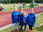 In der Kinderwertung des 5. Bernburger Stundenlaufs schafften Rieke Lucie Zaschke, Emily und Lotta Siebert sowie Jette Emilia Zaschke als „Gaense K&uuml;ken“ in einer Stunde 35 Sportplatzrunden.