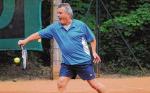 Beim Auswärtsspiel der Herren 50 in Burg kam auch Reiner Christoph zum Einsatz, konnte aber keinen Punkt mit nach Hause nehmen. Foto: Frank Nahrstedt, Volksstimme Beim Auswärtsspiel der Herren 50 in Burg kam auch Reiner Christoph zum Einsatz, konnte aber keinen Punkt mit nach Hause nehmen. Foto: Frank Nahrstedt, Volksstimme