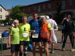 Die Gaensefurther Jan Hübner (l.) und Jörg Schäper (3.v.l.) mit den Lauffreunden Werner Schwenke (2.v.l.) und Heidi Schwenke. Die Gaensefurther Jan Hübner (l.) und Jörg Schäper (3.v.l.) mit den Lauffreunden Werner Schwenke (2.v.l.) und Heidi Schwenke.