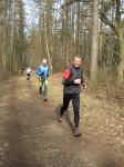 Die fr&uuml;hlingshaften Temperaturen genoss auch Toralf Schmidtschneider (m.) auf der 5 km langen Laufdistanz.