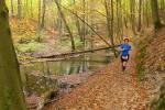 Sabine B&ouml;rner genie&szlig;t die Herbststimmung in der Natur. Nach 43 km schaffte sie Platz drei in ihrer Altersklasse.