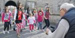 Klaus-Peter Meier an der Kamera setzte die M&auml;dchen der Dance Factory vor der Wasserburg so richtig in Szene.