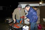 Henning Kaufmann und Dirk Meier (v.l.) versorgen auf der anschließenden privaten Grillparty die hungrigen Bode-Runners. Henning Kaufmann und Dirk Meier (v.l.) versorgen auf der anschließenden privaten Grillparty die hungrigen Bode-Runners.