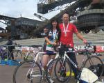 Auf seine Frau Jana kann Ingo stolz sein, belegte sie doch als Triathlon Neuling mit wenig Training Platz neun. Auf seine Frau Jana kann Ingo stolz sein, belegte sie doch als Triathlon Neuling mit wenig Training Platz neun.