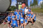 Die Bode-Runners der Gaensefurther Sportbewegung waren beim 22. Schierker Sommerlauf wieder laufstark vertreten und auch wenn die liebe Sonne den Blick in die Kamera schwer m&ouml;glich machte, der Namensgeber Schierker Feuerstein musste mit auf das Bild. 